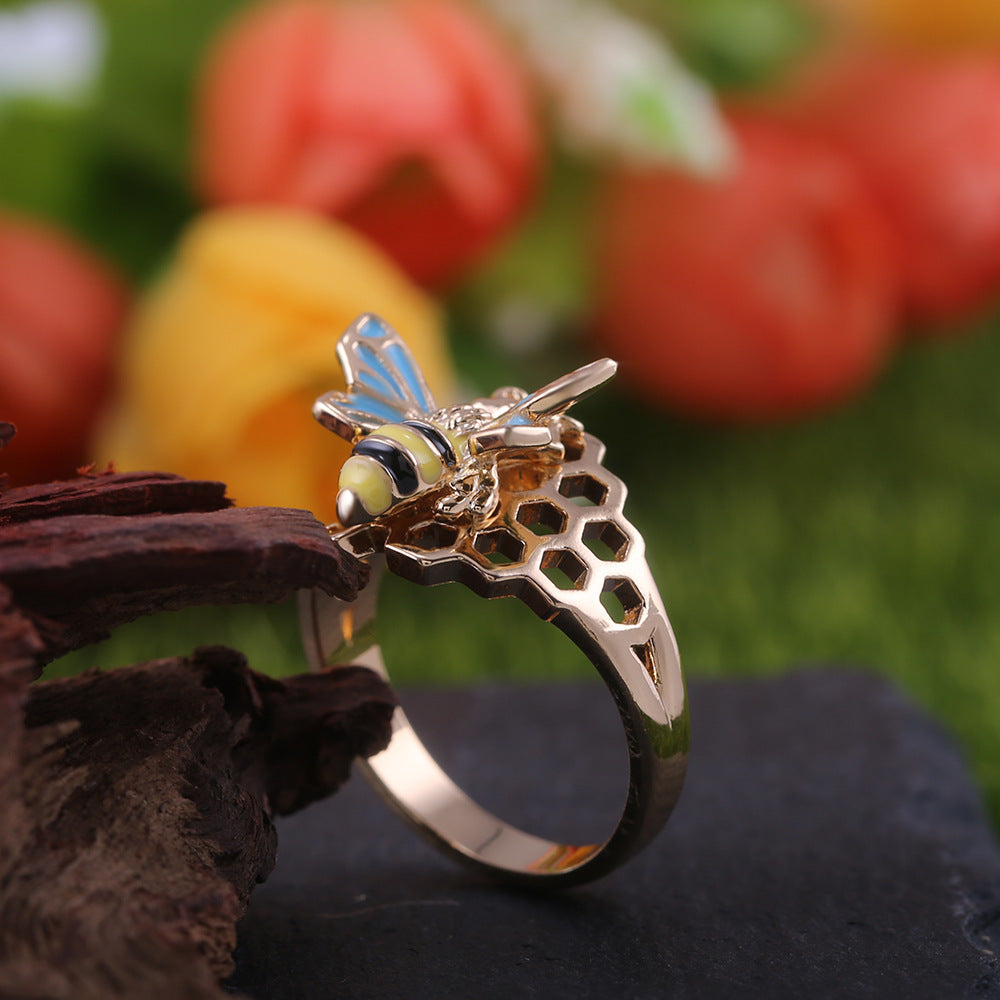 Inlaid Bee on Honeycomb Ring